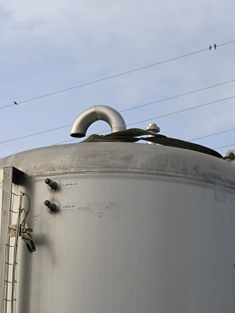 VERTICAL STAINLESS STEEL TANK 9,000 LITRES