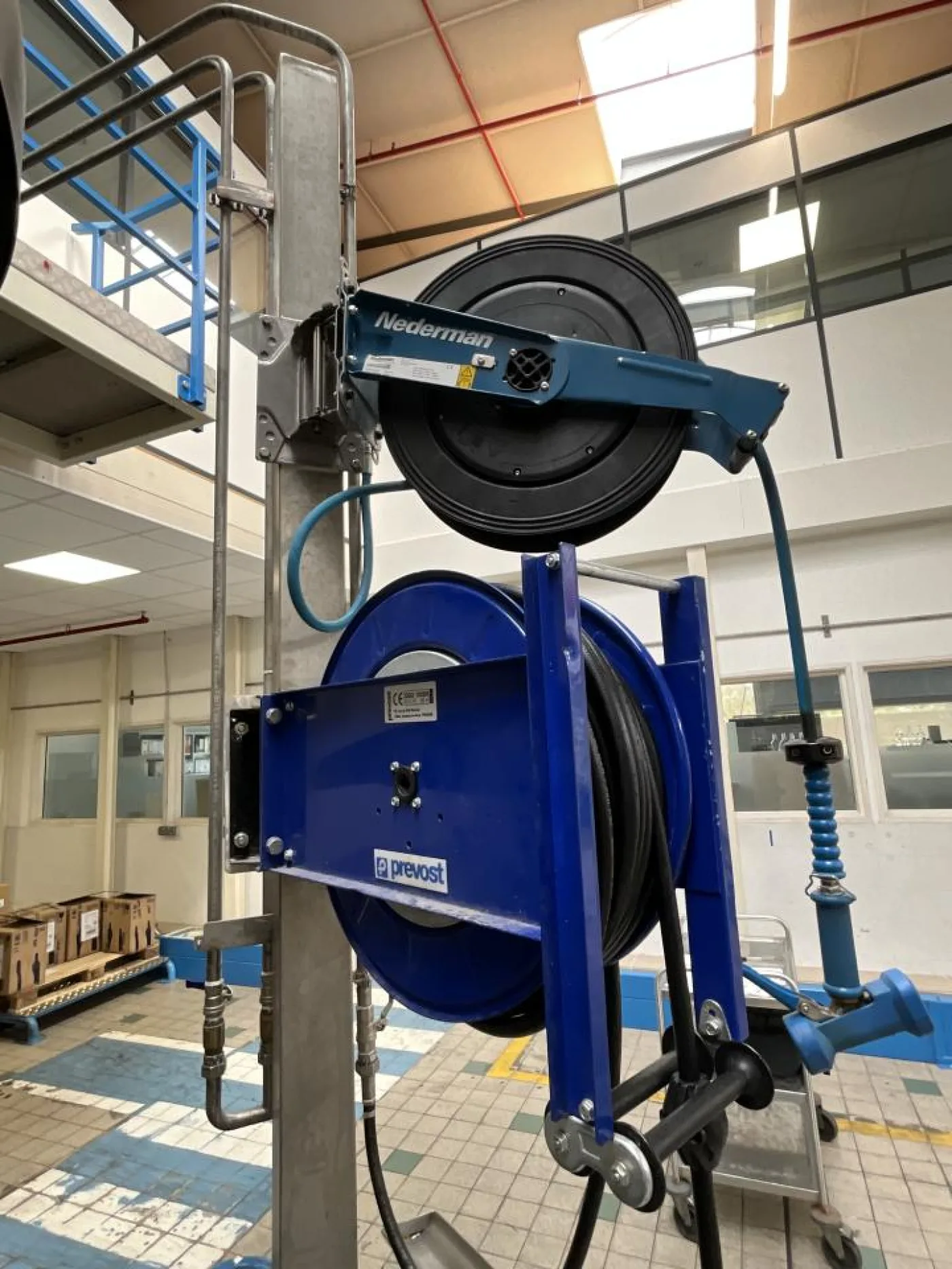 Nederman Nederman Hose Reel and Prevost Air Line Reel on Stand - 4