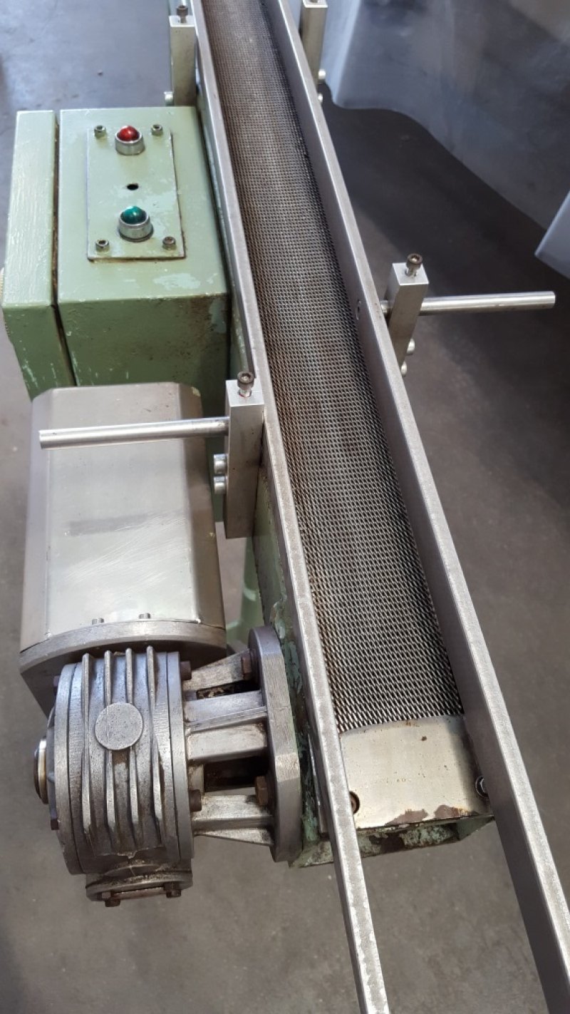 NASTRO TRASPORTATORE A TAPPETO MOTORIZZATO CON VARIATORE DI VELOCITA’