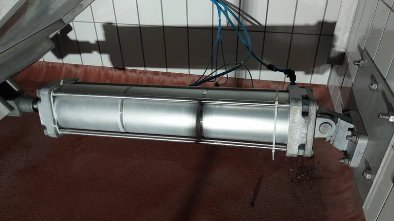 Paunch gutter - lift