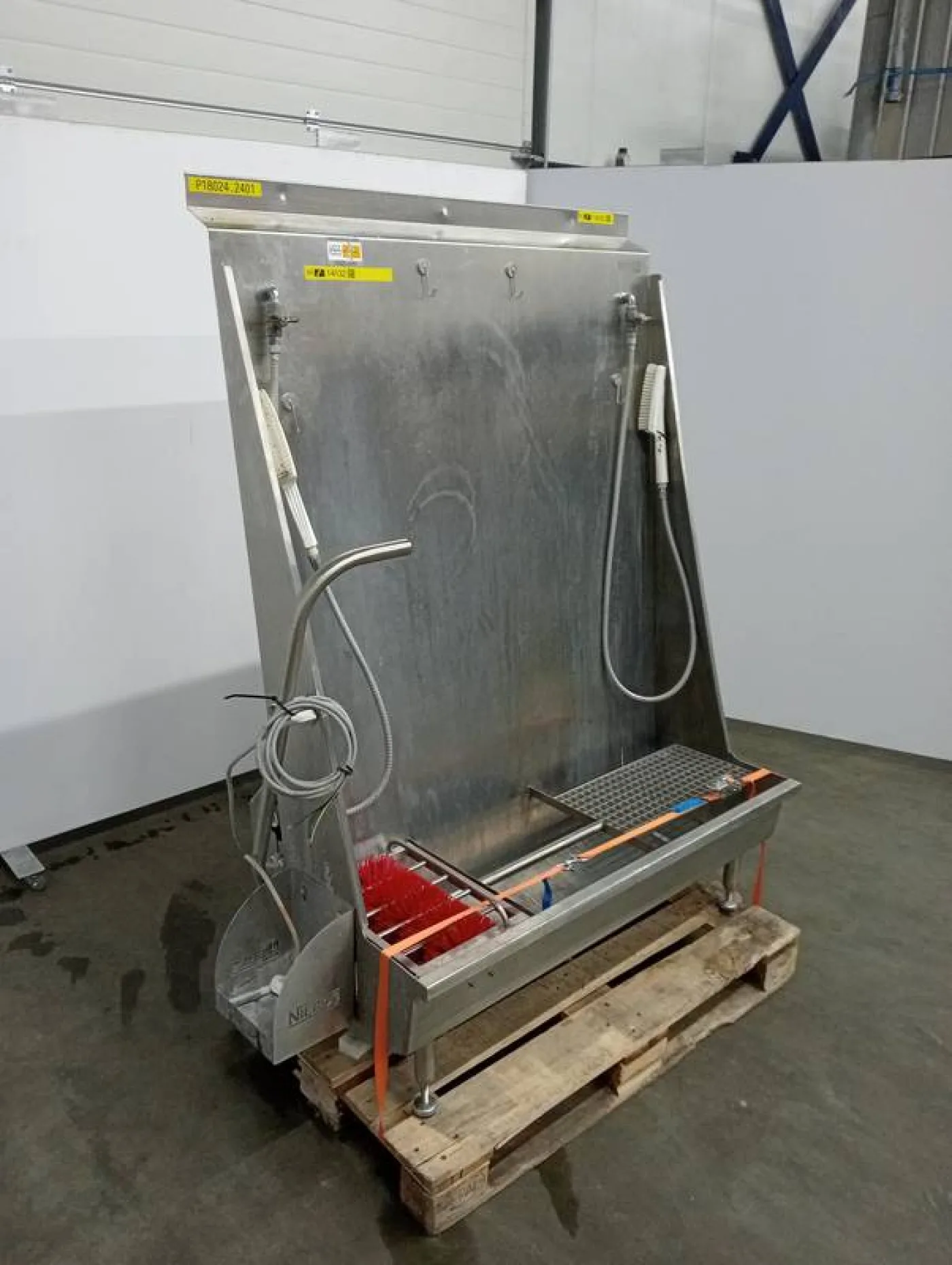 Boots and apron washing unit - 4
