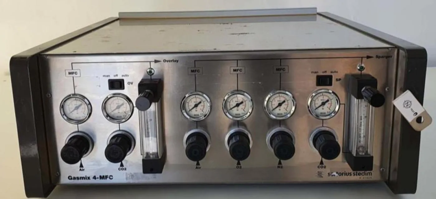Industrial Pneumatic Control Panel with Pressure Regulators and Flow Meter - 1