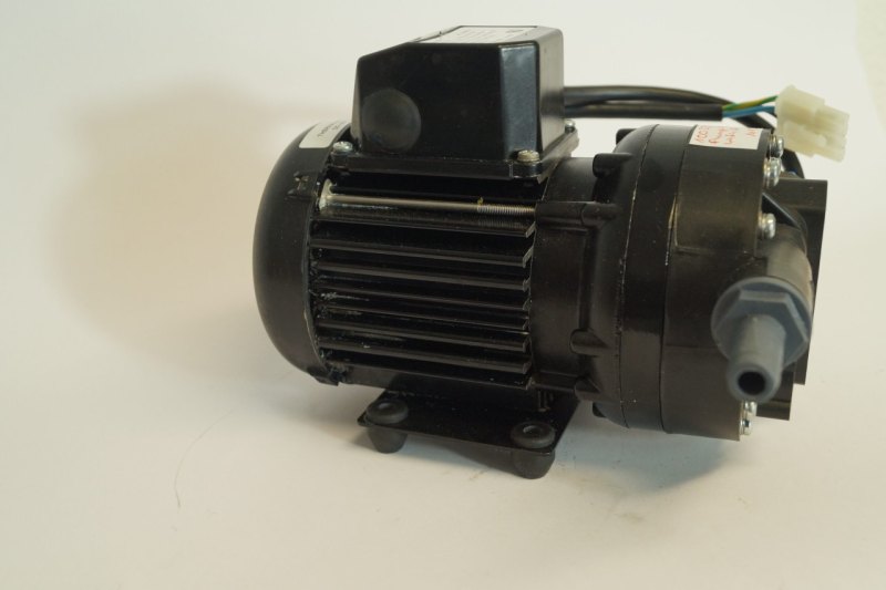 Agfa Elantrix 150 HX Druckplattenentwicklungsmaschine Pumpe Flojet AD 550 mit Stecker Nr. 10022908