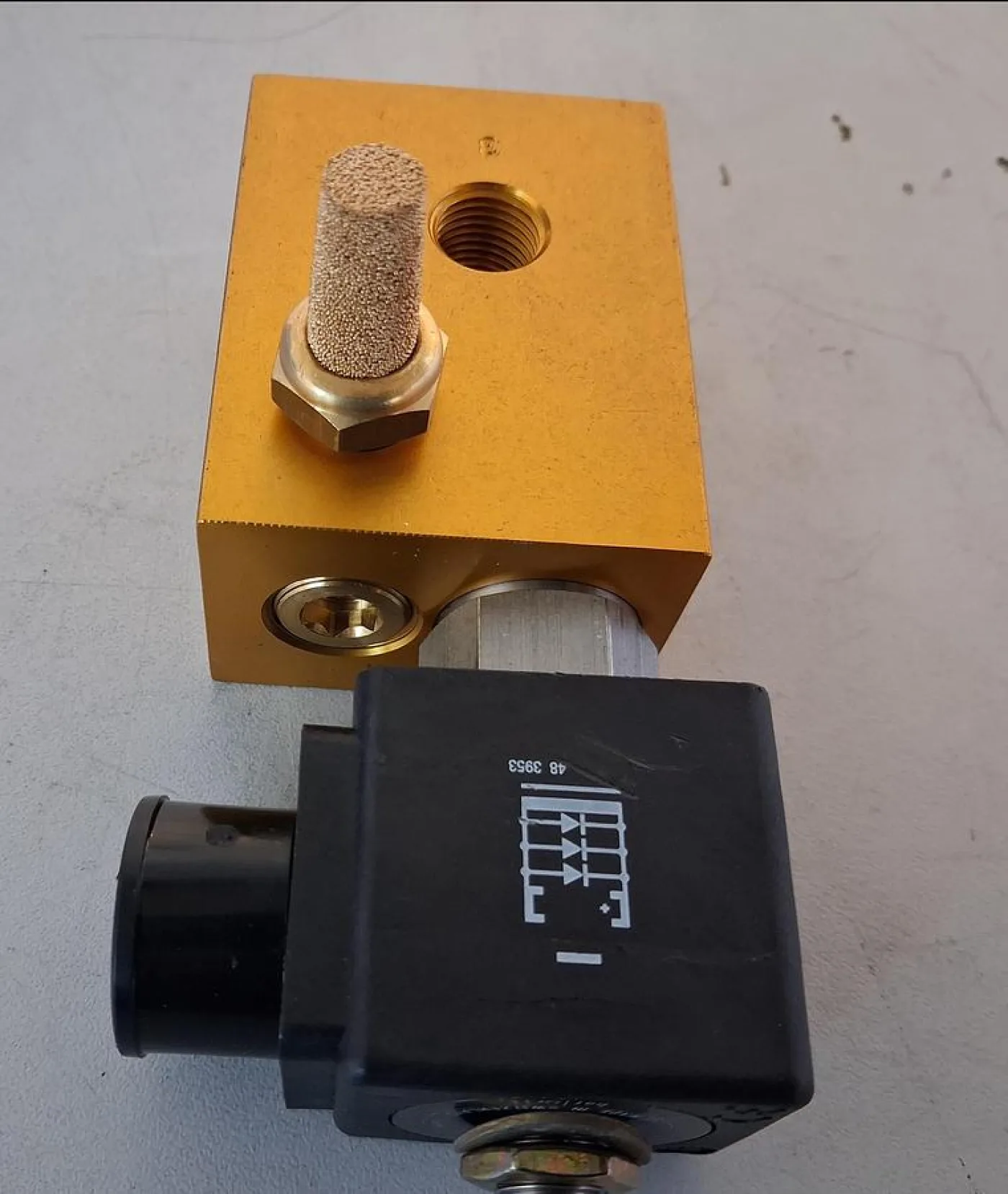 Lucifer Pneumatic Valve Block with FEMA Ex Solenoid Coil - 8