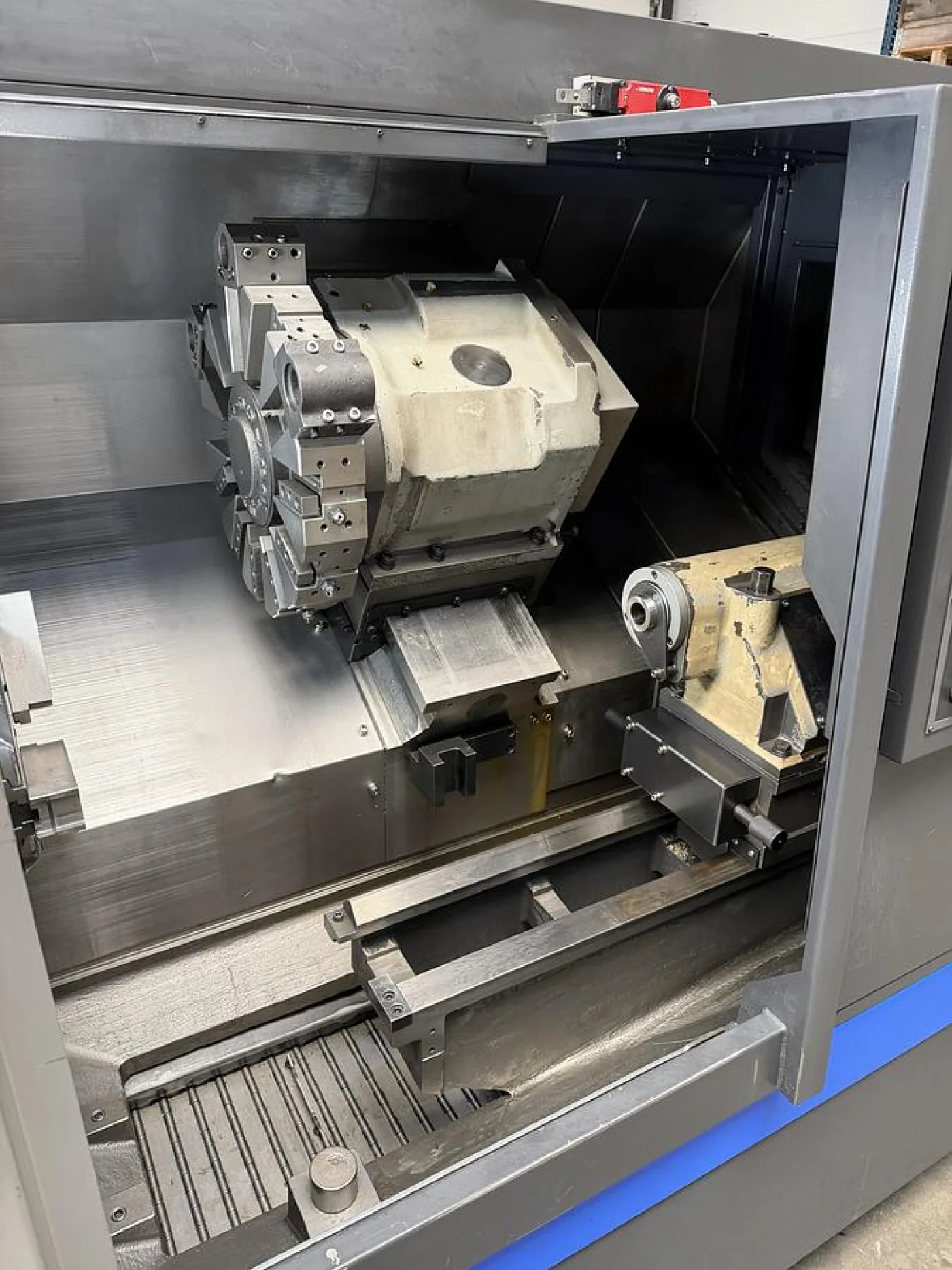 HWACHEON HI-TECH 200BL - 6