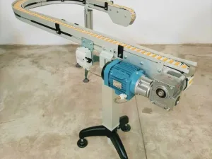 NASTRO TRASPORTATORE A TAPPARELLE AD “U” MOTORIZZATO – CARRYLINE