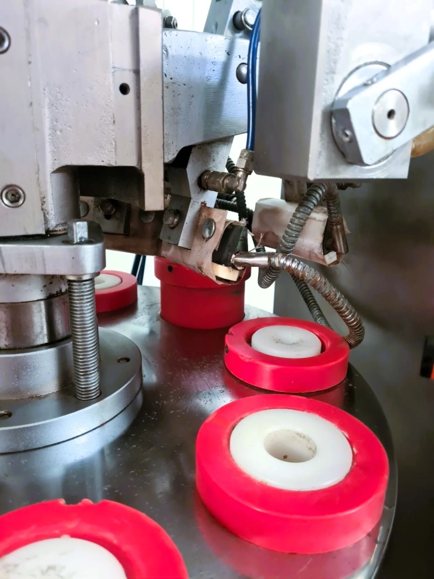 INTUBETTATRICE PER TUBETTI IN PLASTICA – TONAZZI – MOD. COLIBRI 40 - 2