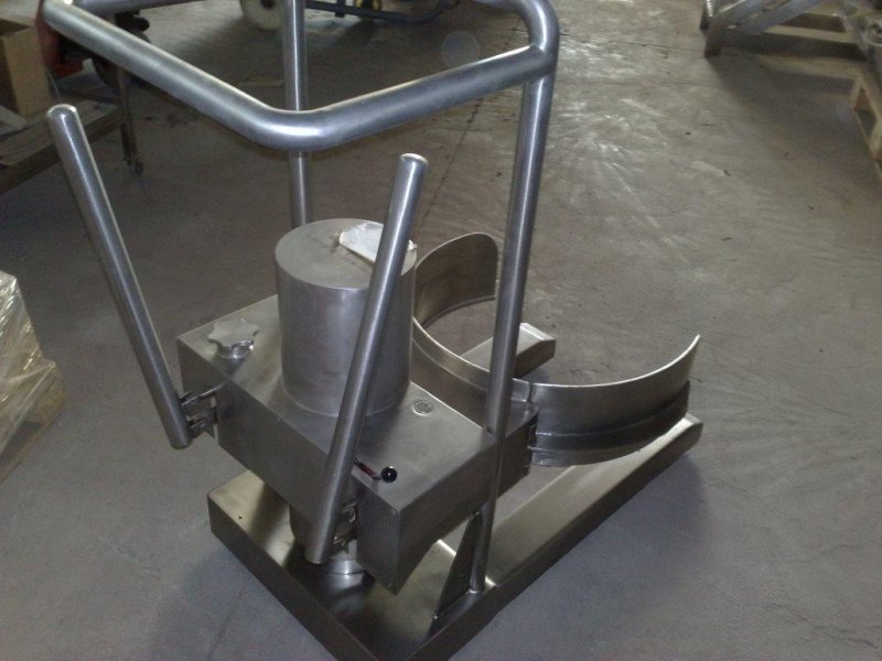 CARRELLO ELEVATORE PORTAFUSTI IDRAULICO – CORA