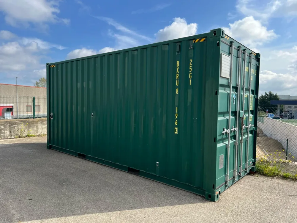 MOBILE CONTAINER WITH COMPLETE WATER OSMOSIS SYSTEM