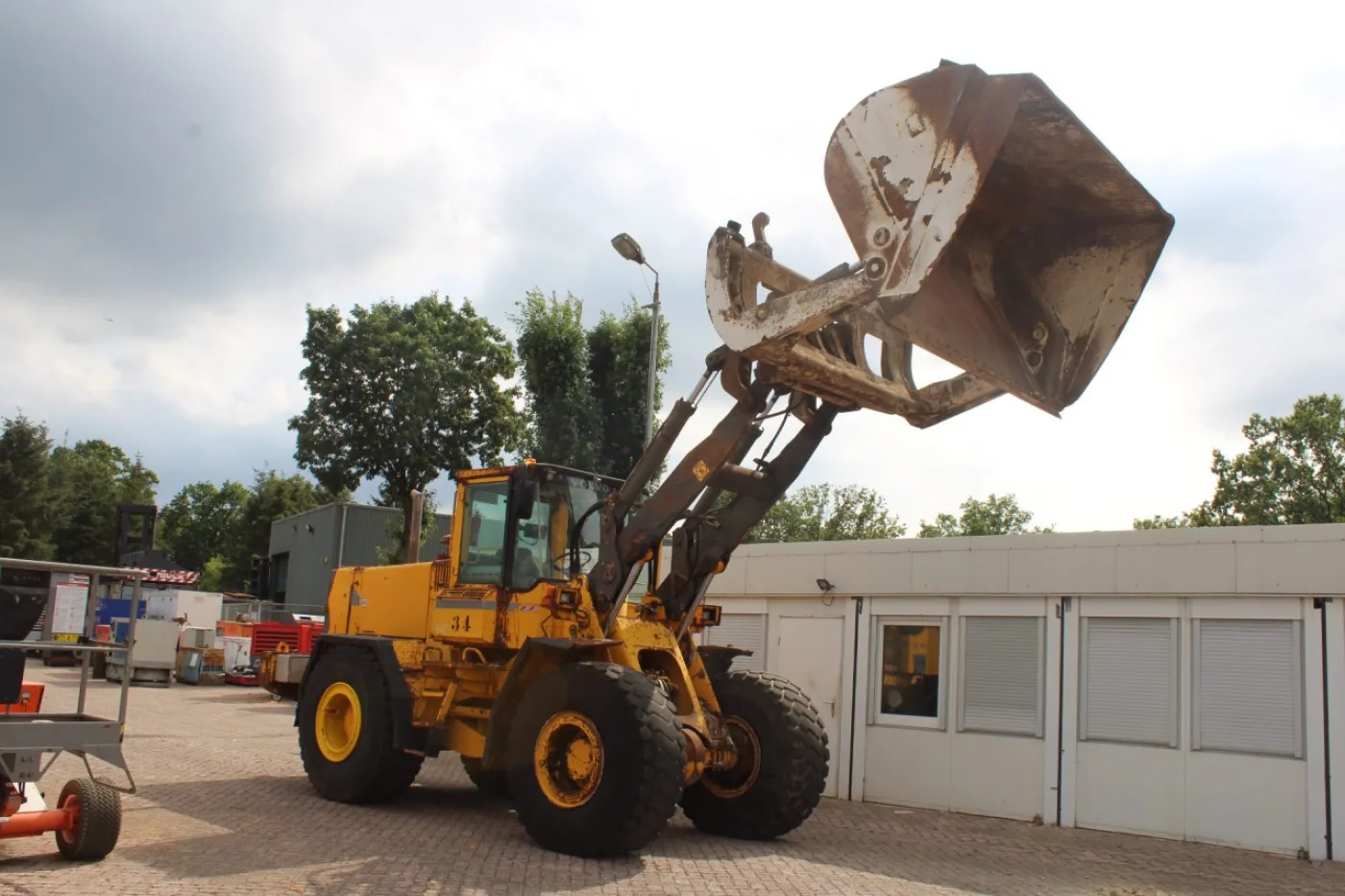 Volvo L 120 B - 1