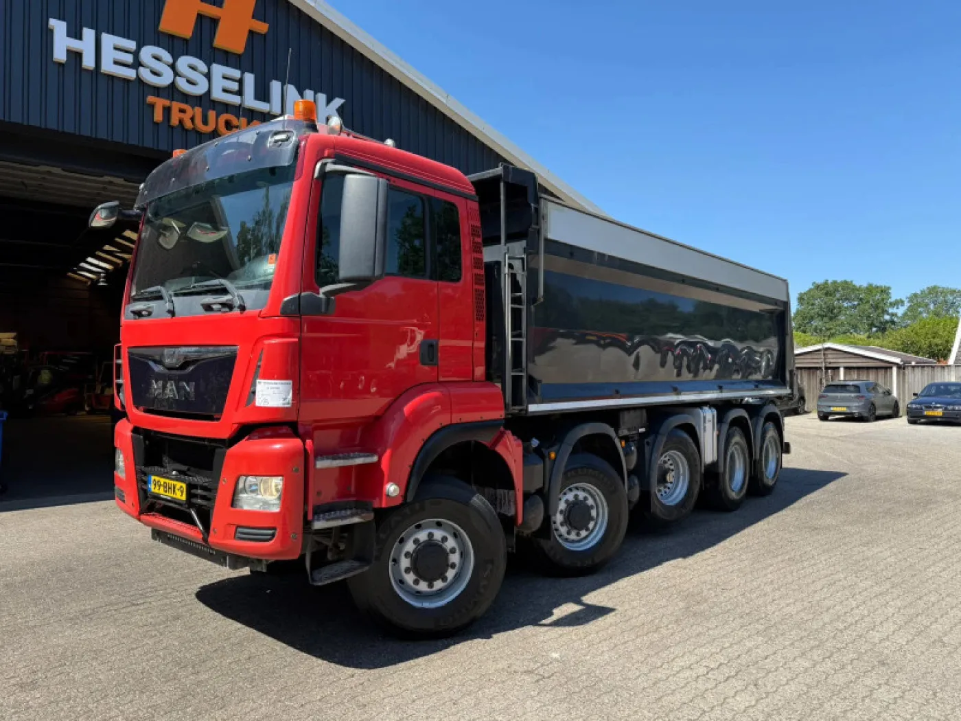 MAN TGS 49.440 10x8 24 m³ Hardox 428,901 km NL Truck - 2