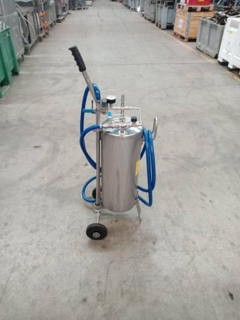 Foamer. Foam cleaning tank