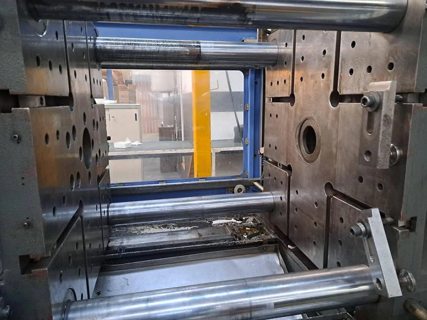 Máquina de injeção de 250 ton HAITIAN HTF250X com robot WITTMAN - 2