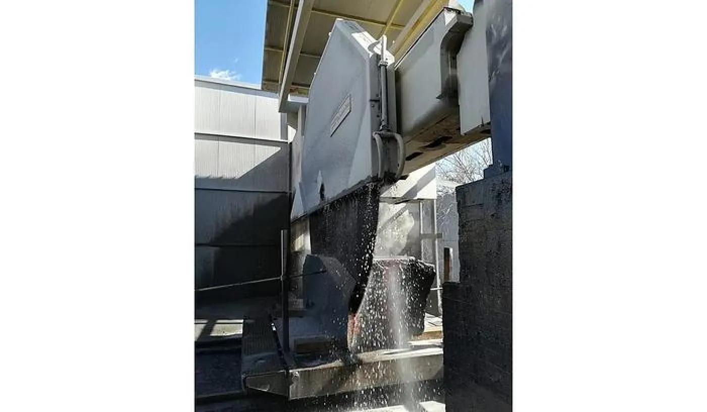 2004 GMM GIGA 3500- - 2