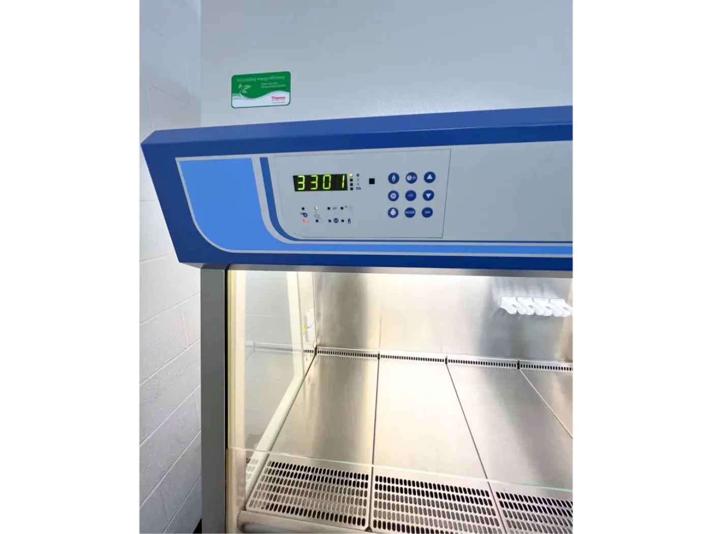 Thermo Scientific Safe 2020 1.2 Microbiological Safety Cabinet - 2