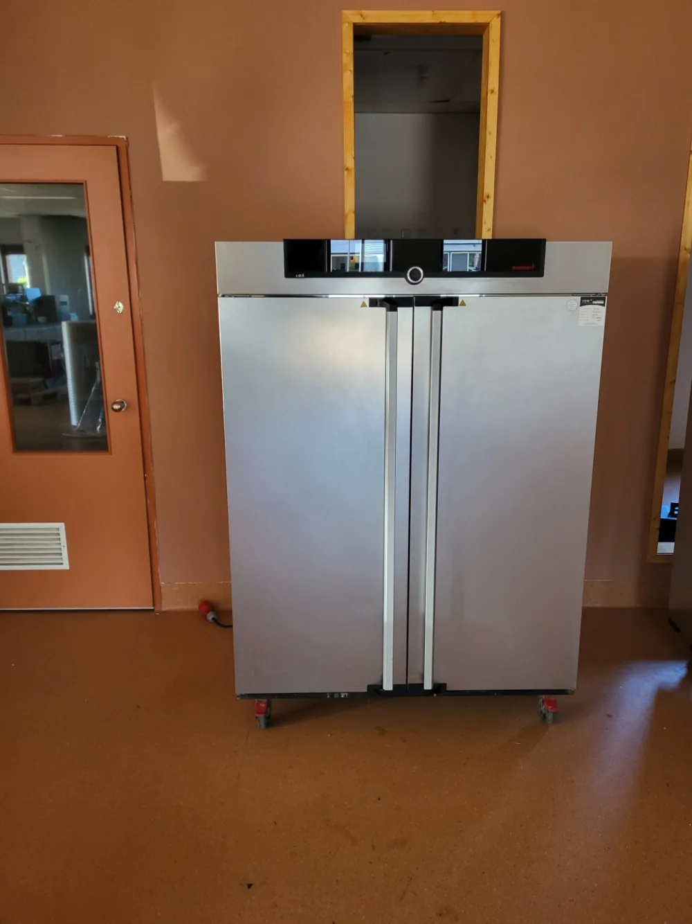 2550 - Used Memmert UF750 Universal Oven