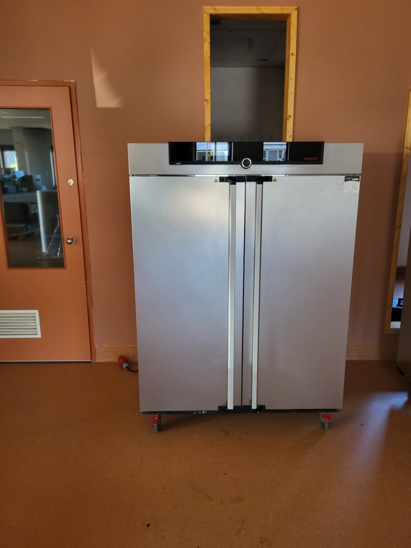 2550 - Used Memmert UF750 Universal Oven