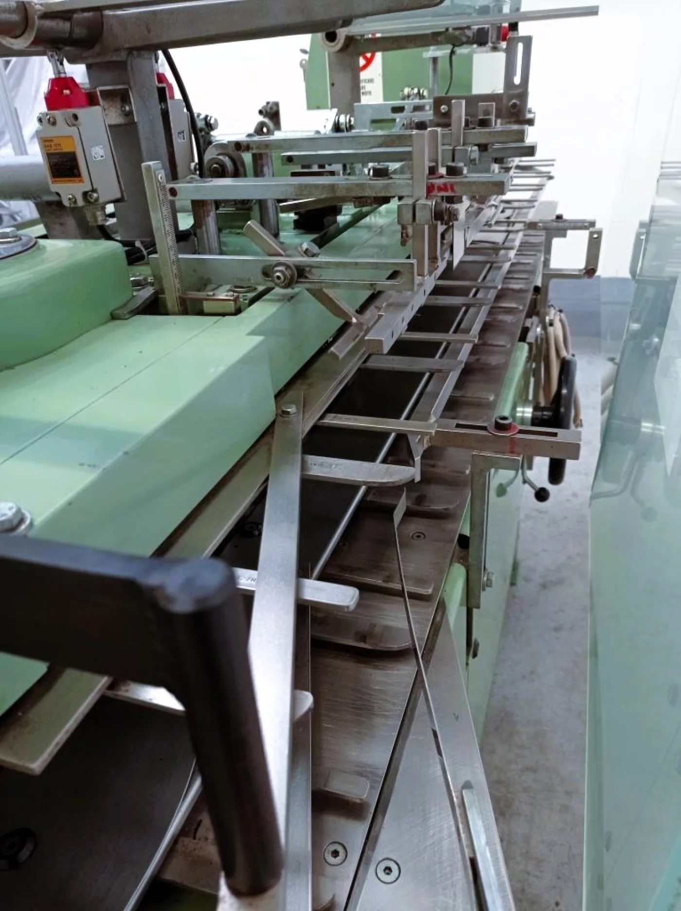 ASTUCCIATRICE VERTICALE – CAM – MOD. AV78 - 2