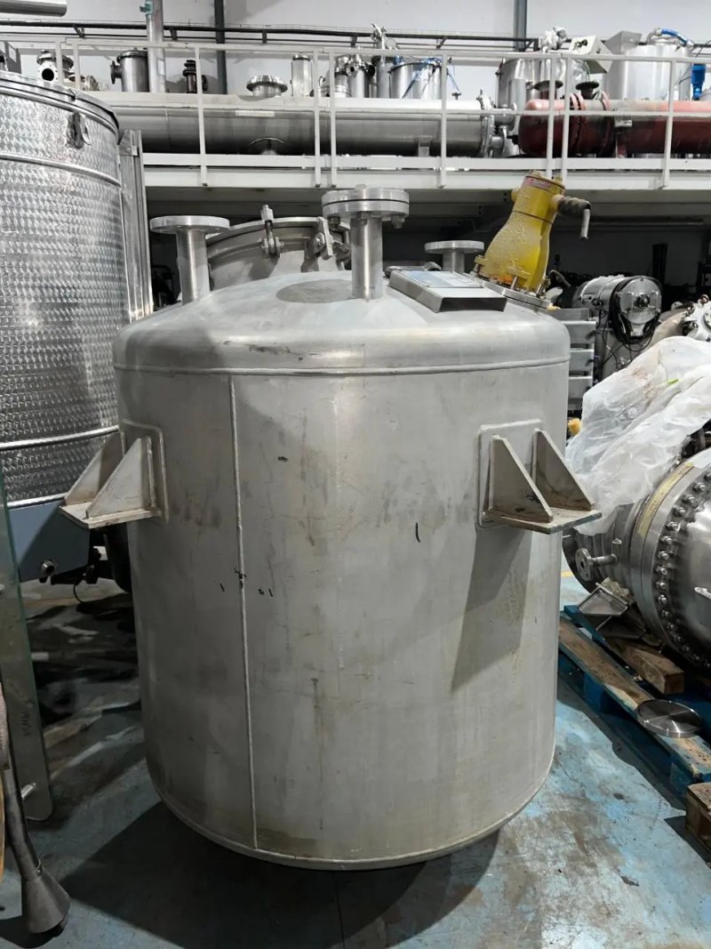 STAINLESS STEEL GRADUATE TANK 1,250 LITERS