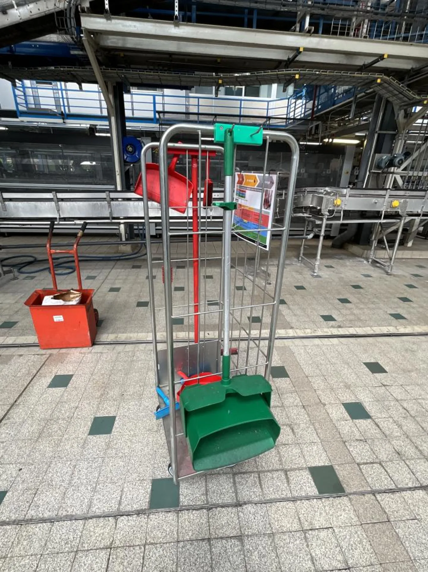 Unknown Cleaning Utensil Trolley - 4