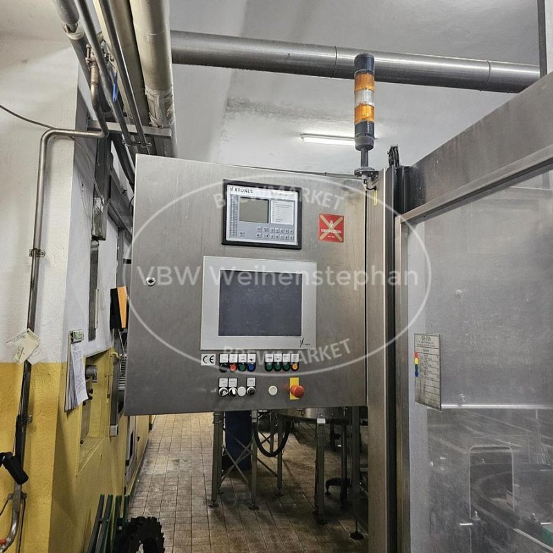 Glass bottle filler and capper