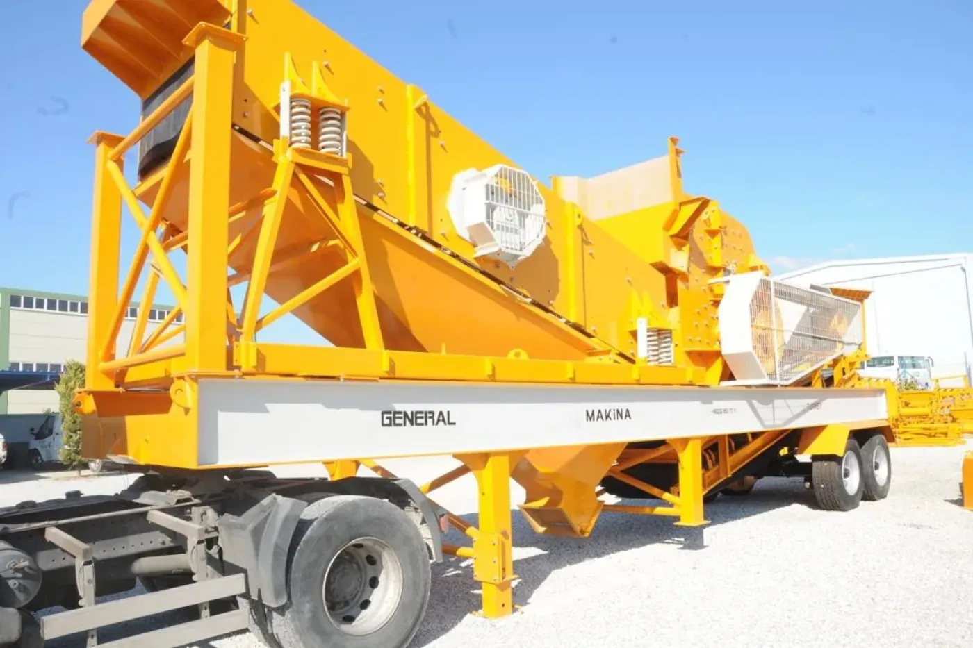 Mobile Pre-Screen Impact Crusher (DMK) - 2