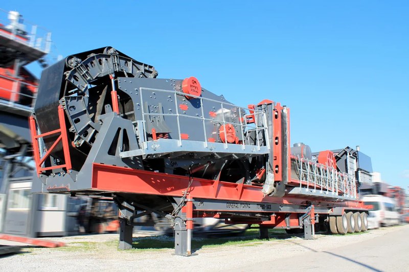 General 944 — Mobile Jaw + Cone Crushing & Screening Plant