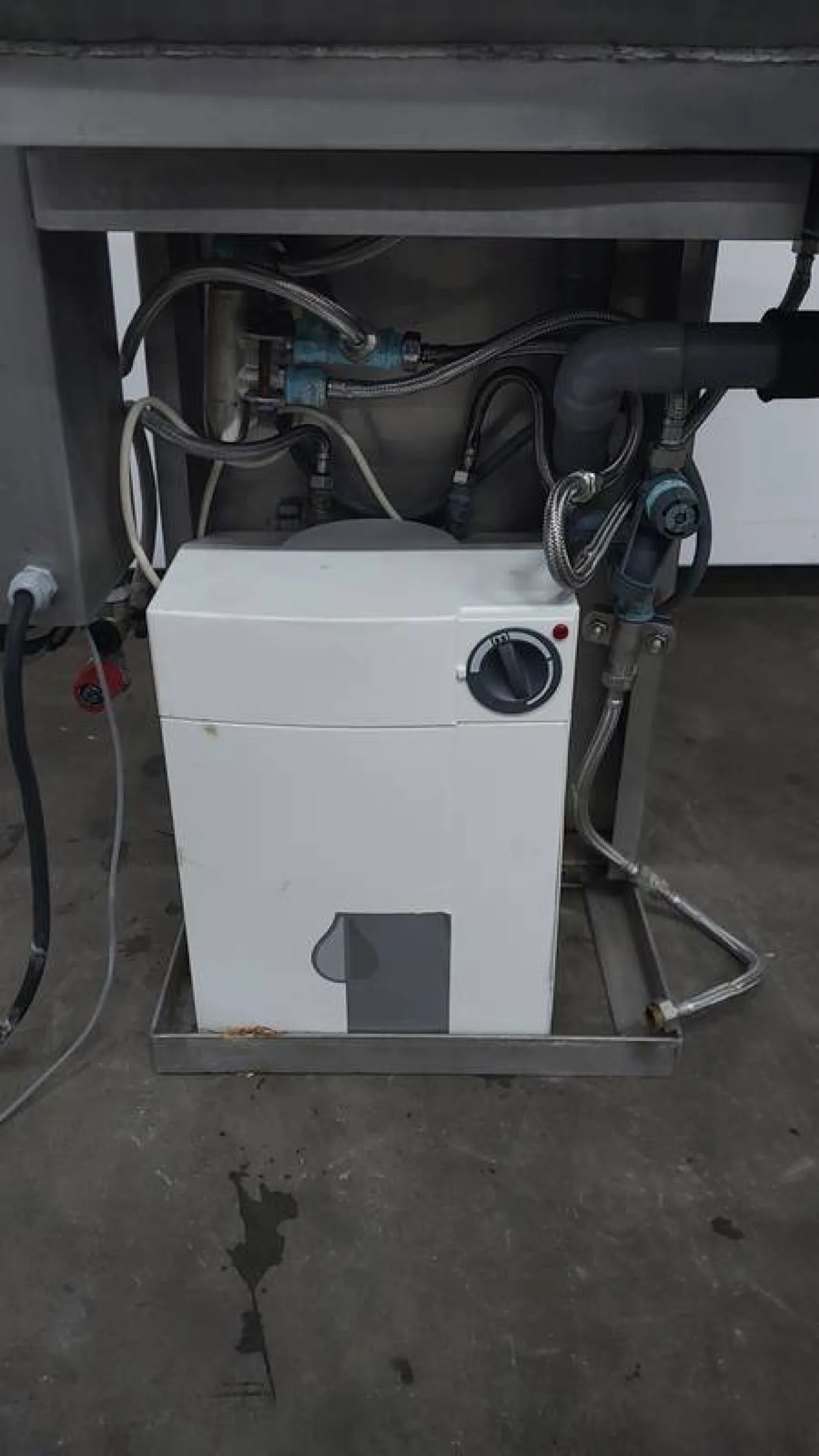 Wash basin with sterilisator and boiler - 2