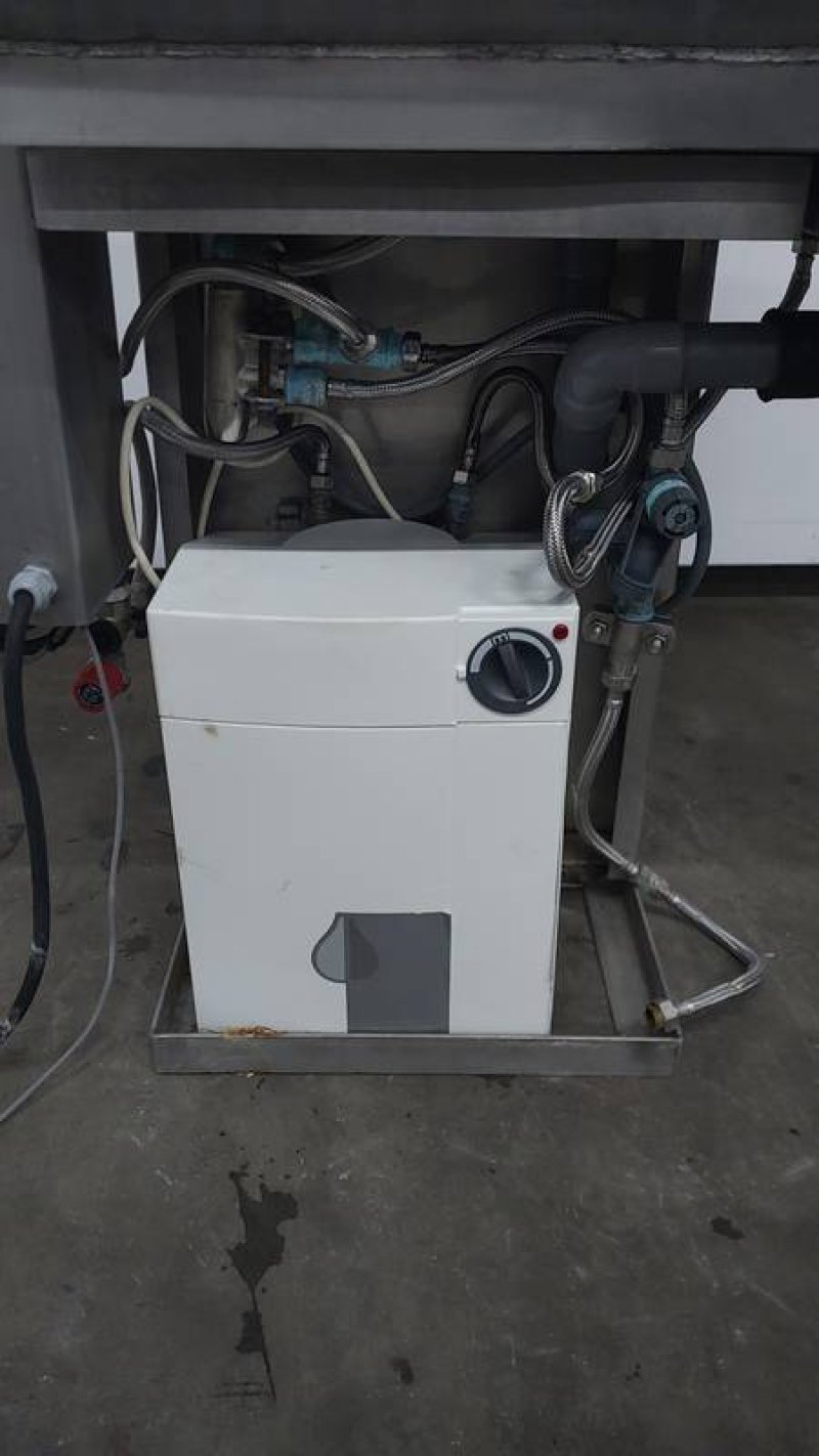 Wash basin with sterilisator and boiler