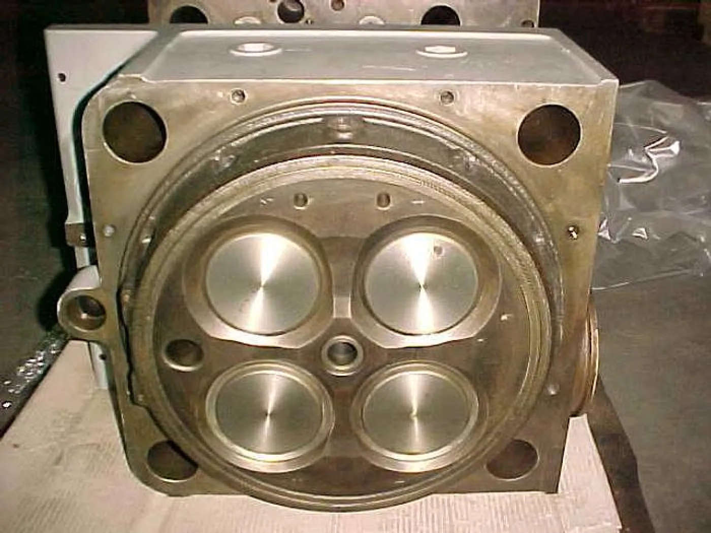 CYLINDER HEADS WARTSILA R32 - 3
