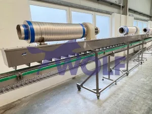 Hartbonbon-Kühlstrecke - mit ca. 200 mm Arbeitsbreite und 16 Meter Länge.