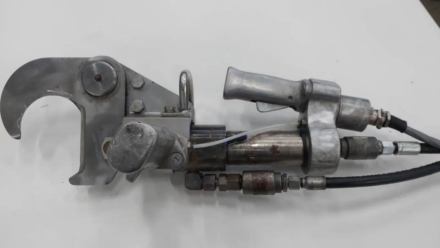 Leg cutter incl. hydraulic unit and balancer - 1