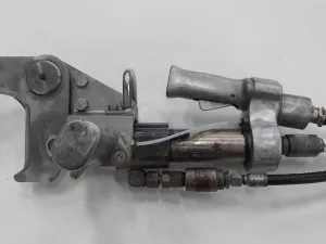Leg cutter incl. hydraulic unit and balancer