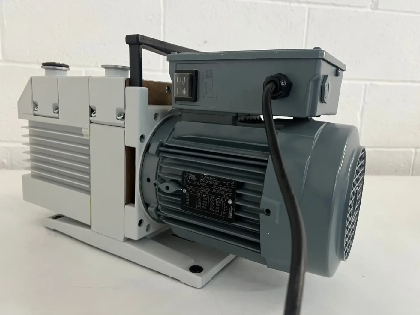 Leybold Trivac D16B LS90LPR/T Vacuum Pump - 3