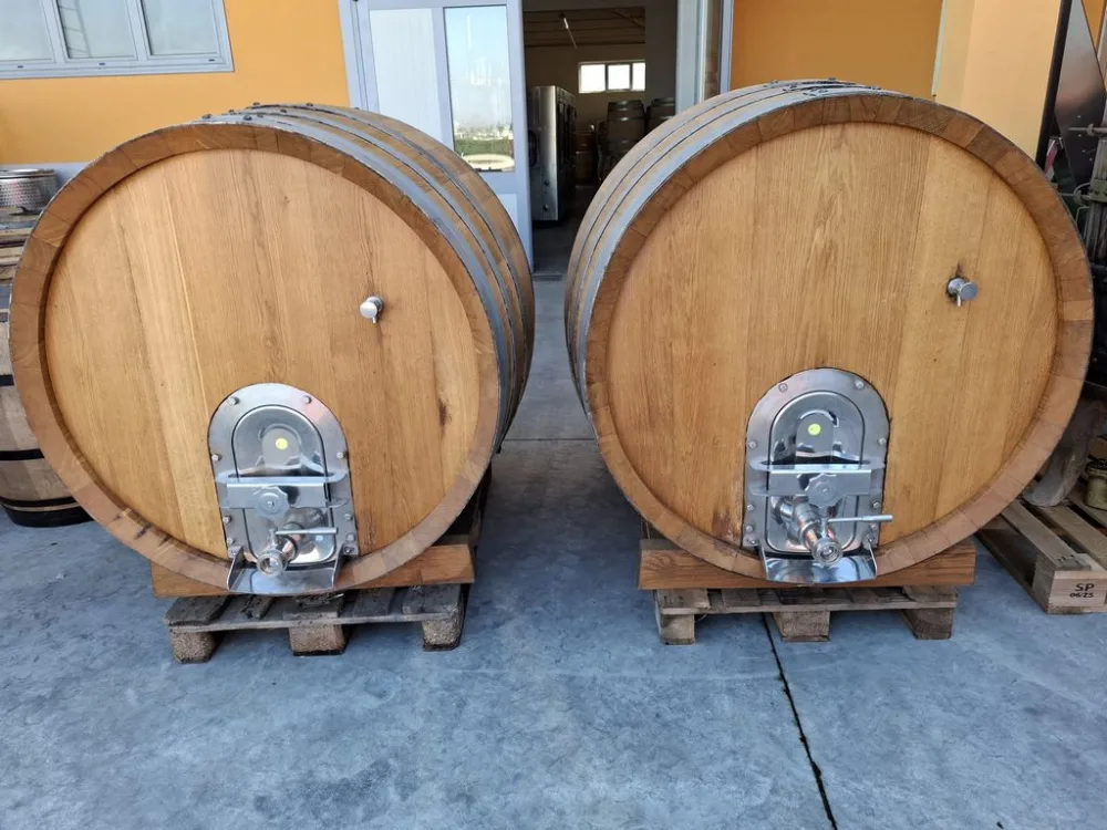 OAK WOODEN CASKS, 11 HL CAPACITY APPROX., SECOND HAND EQUIPMENT