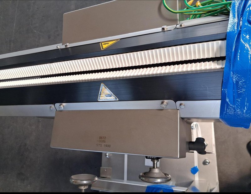 Inova Pharma Systems STS 1500 Edelstahl Zuführ- und Transportsystem