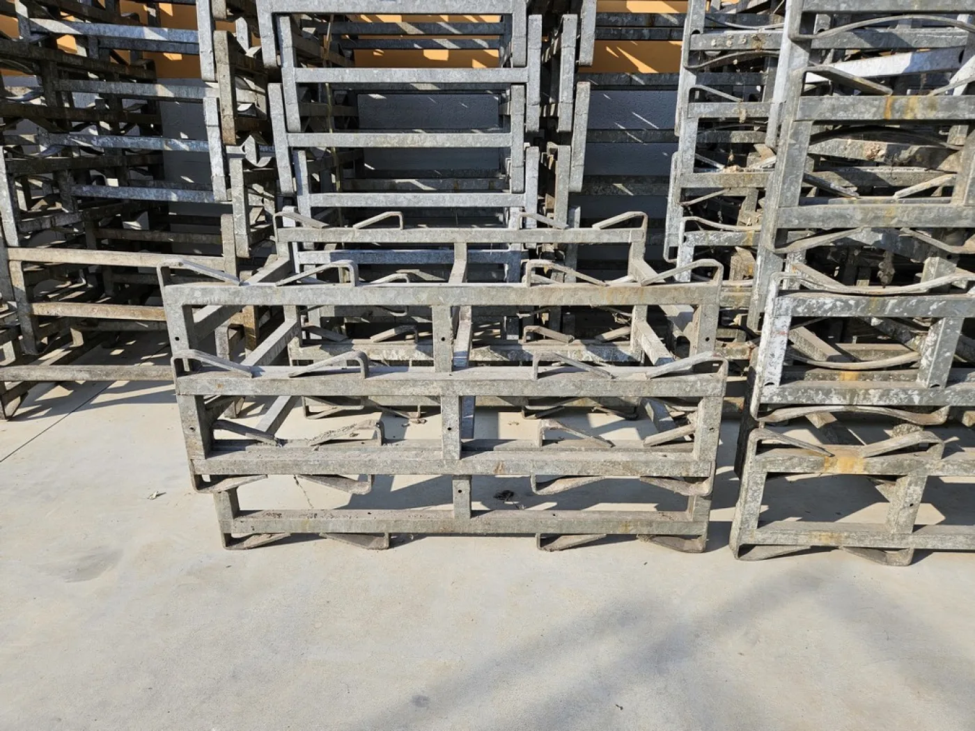 DOUBLE SUPPORTS FOR BARRIQUES IN GALVANIZED IRON, SECOND-HAND EQUIPMENT - 5