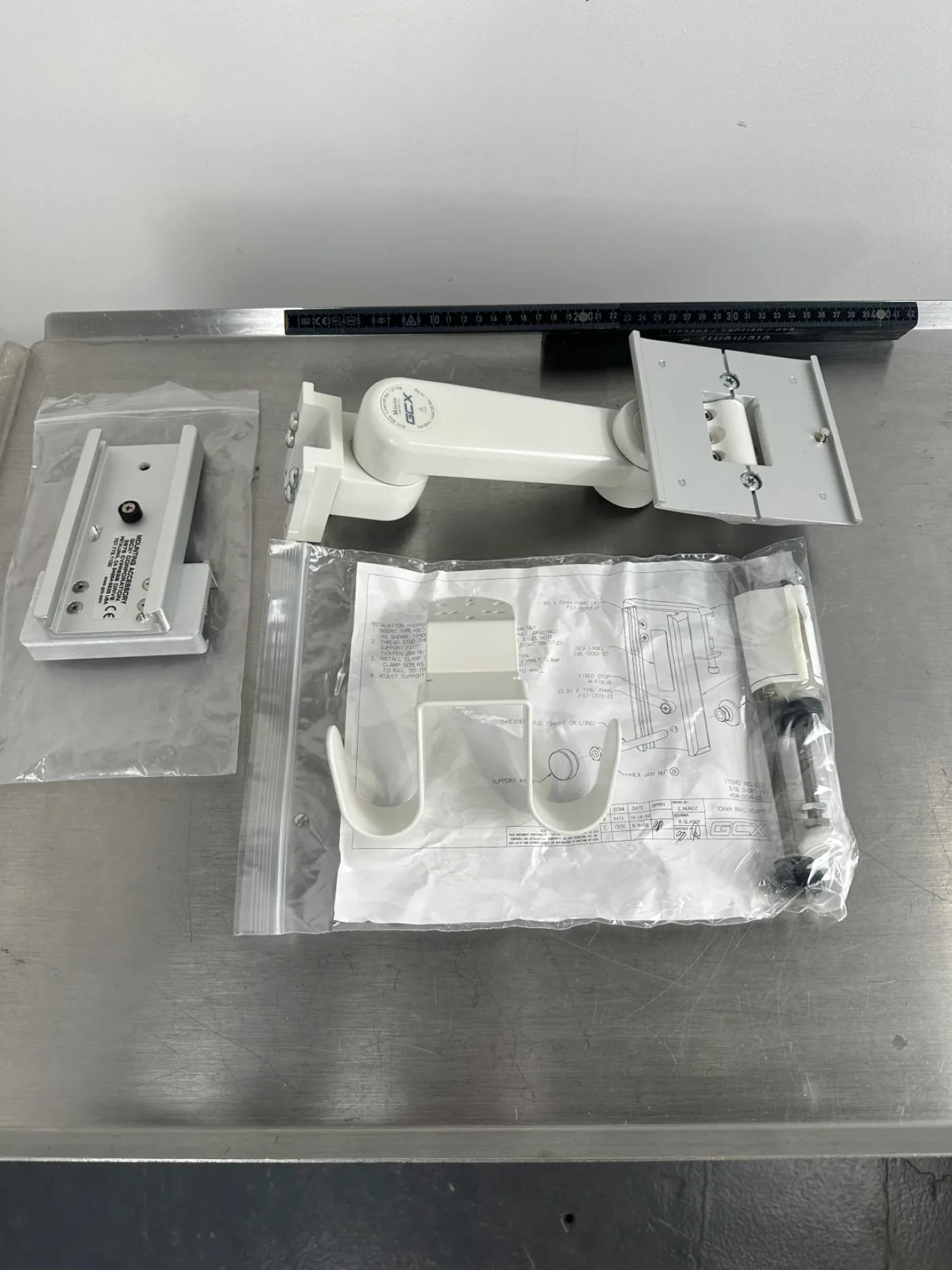GCX M-Series Monitorhalter - 1