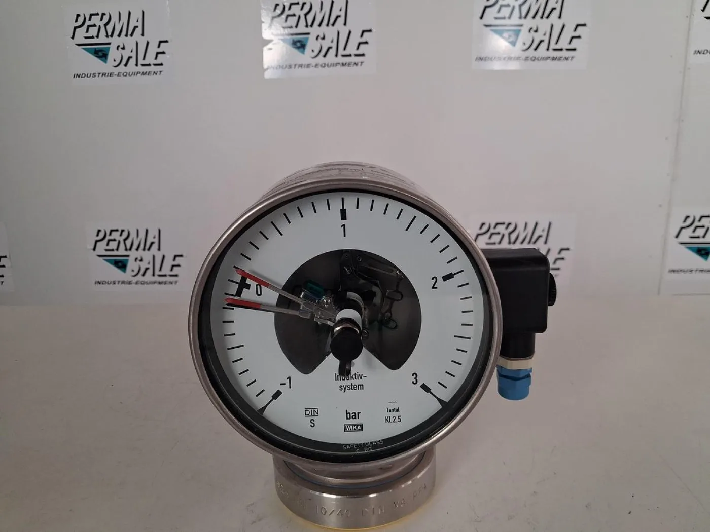 WIKA 831.1 Pressure Gauge DN 25 with Pressure Switch - 1