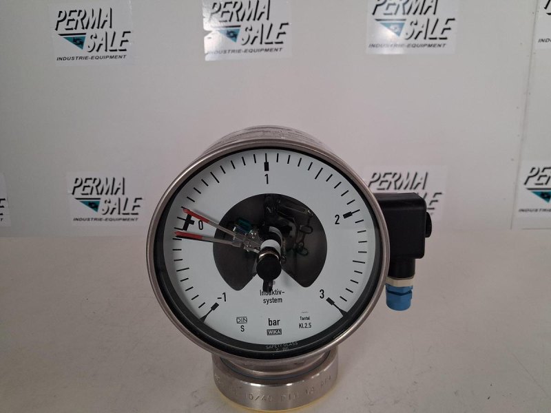 WIKA 831.1 Pressure Gauge DN 25 with Pressure Switch