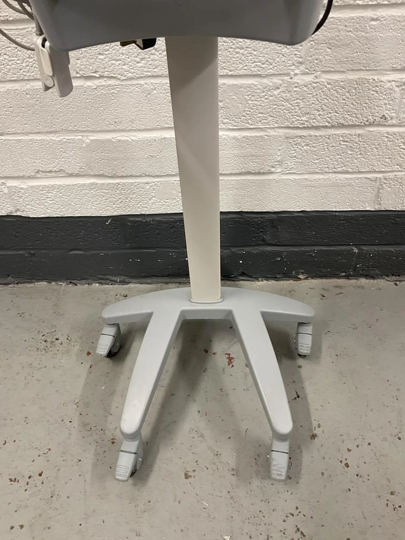 Mindray VS-900 on mobile stand - 3