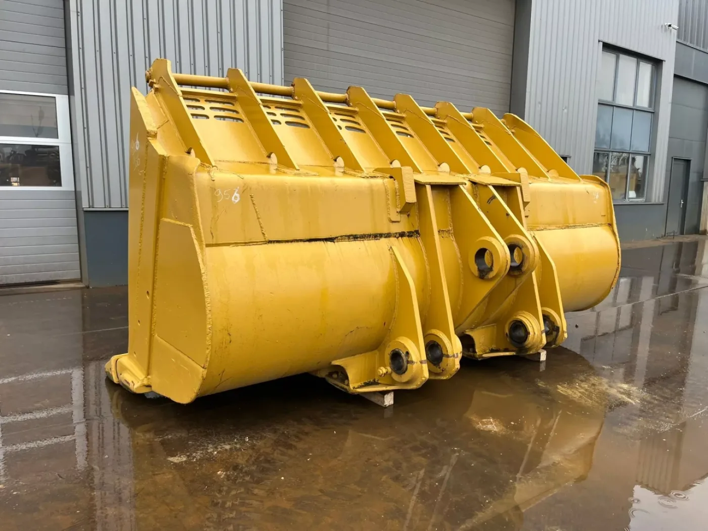 Bucket Caterpillar 990 - 3