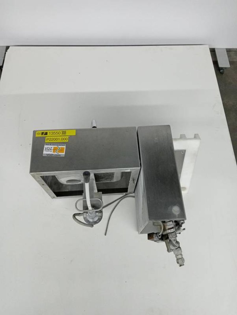 Wash basin with sterilisator