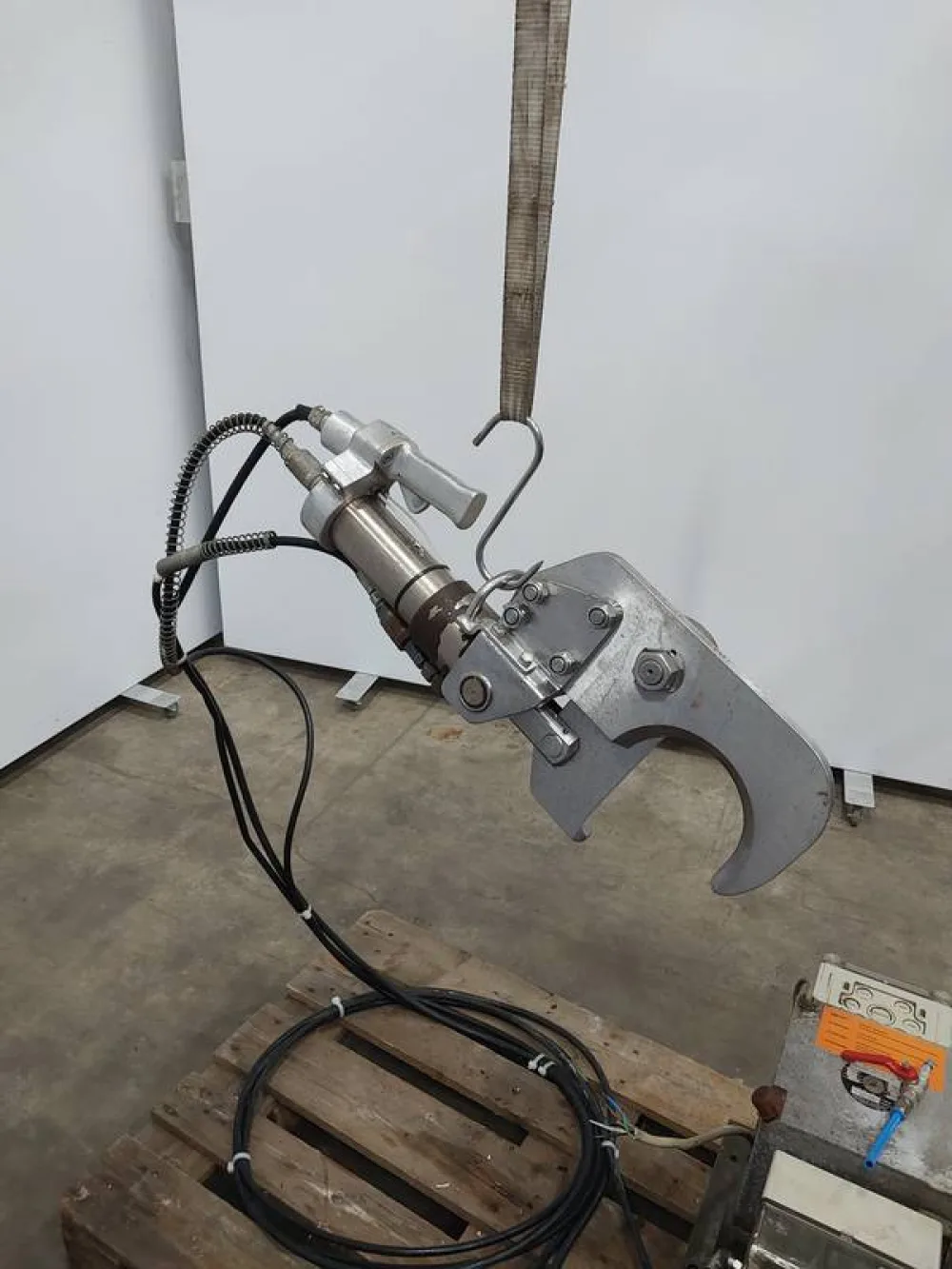 Leg cutter with hydraulic unit