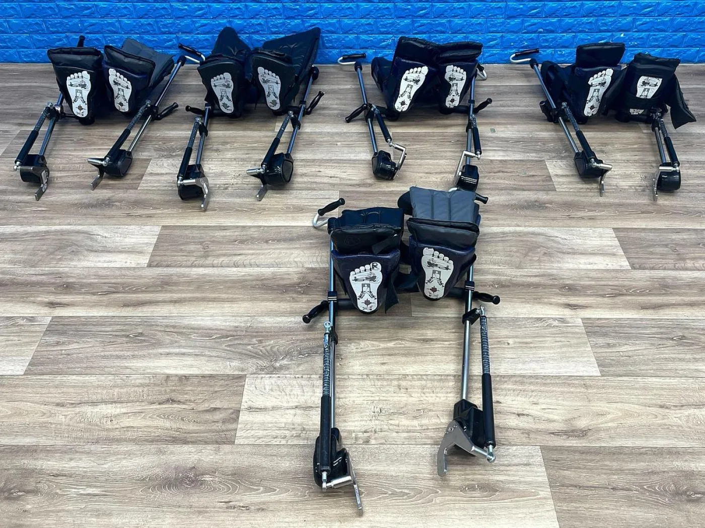 F-YFES-RT Finned Stirrup Foot Stand - 1