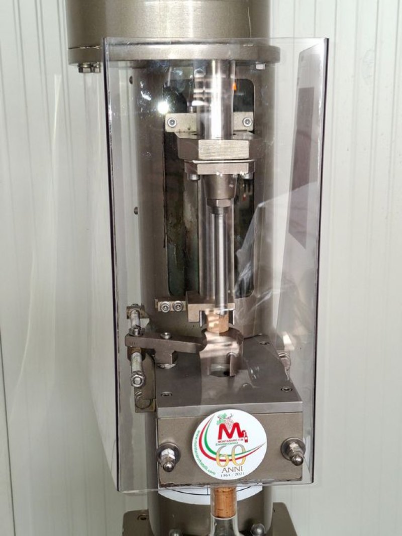 SEMIAUTOMATIC CORKING MACHINE MONTANARO F.LLI, FOR NATURAL CORK, 380 VOLT, SECOND-HAND MACHINE