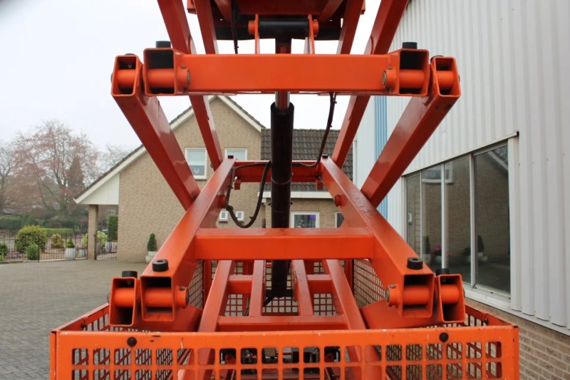 JLG M 3369