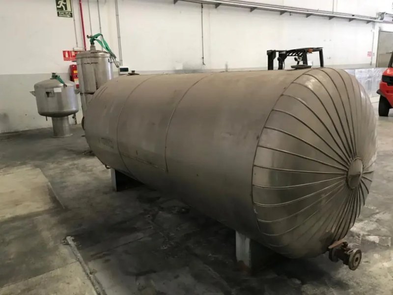 USED STAINLESS STEEL TANK 5000 LITERS