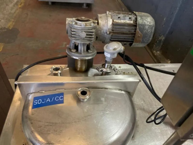 USED STAINLESS STEEL TANK 80 LITERS WITH CHILLER AND AGITATION