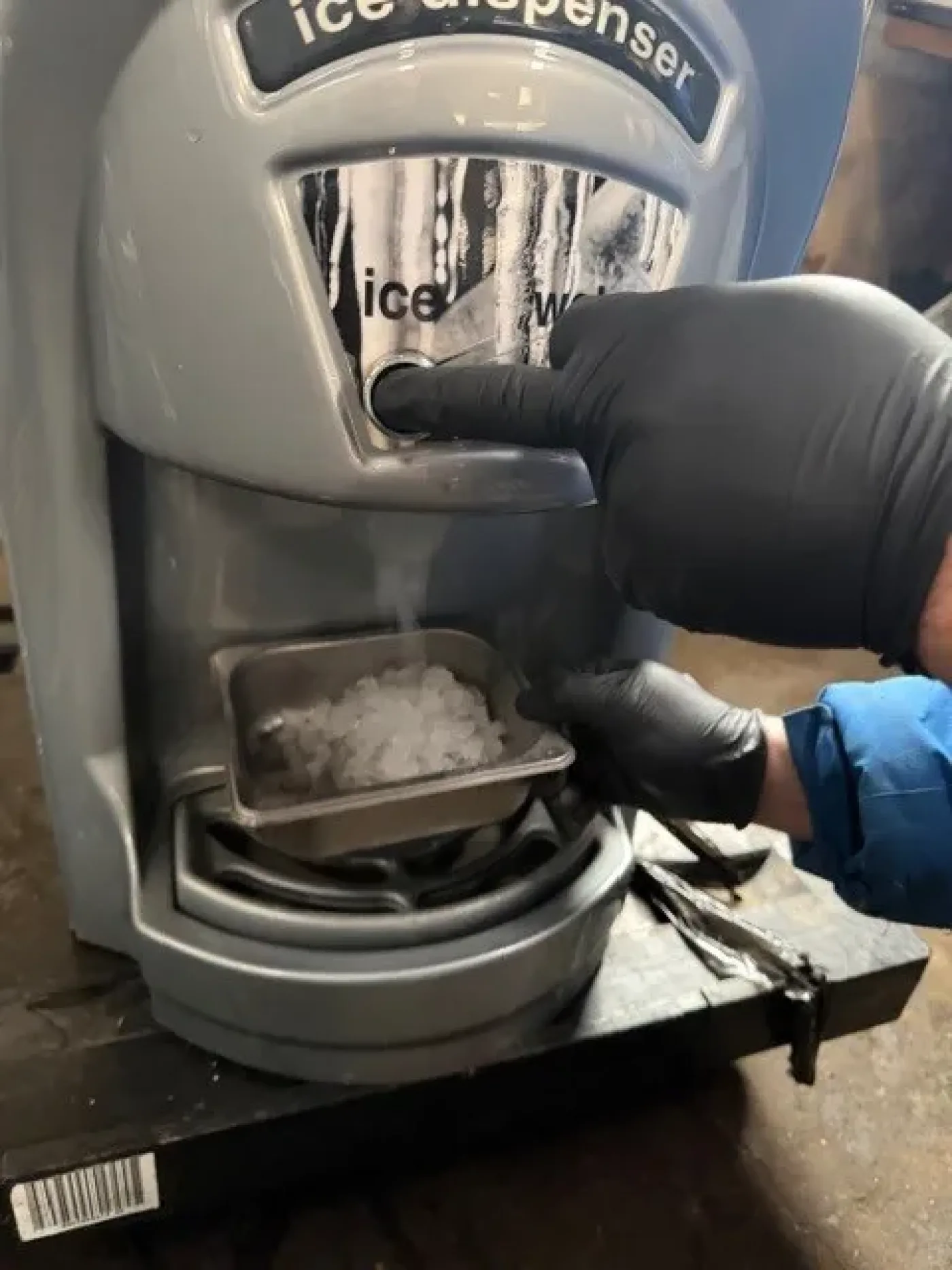 Scotsman Hands Free Ice Dispenser Model: TCL180-9, Refurbished fully working , few in stock - islandcatering - 5